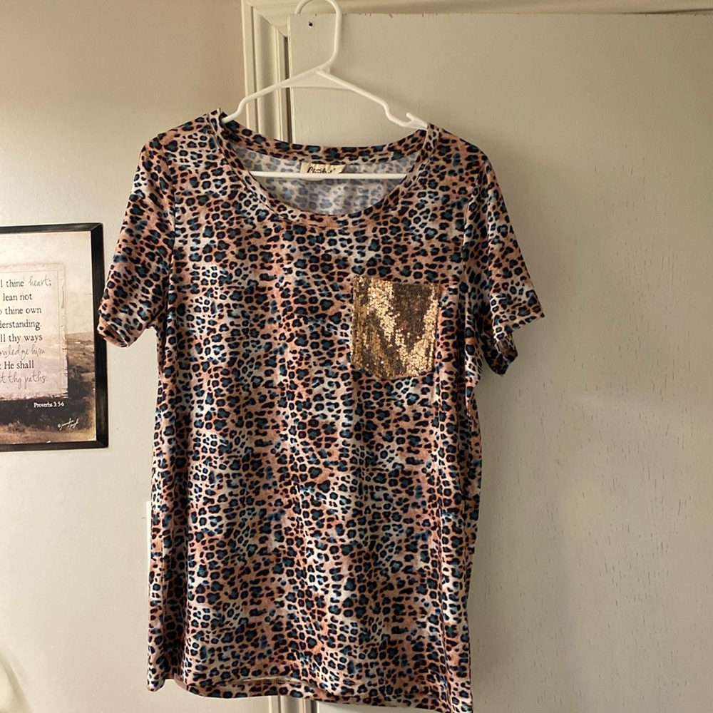 Cheetah Print Sequin Pocket tee
